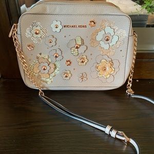 UEC Michael Kors - Pale Pink & Rose Gold Floral Crossbody